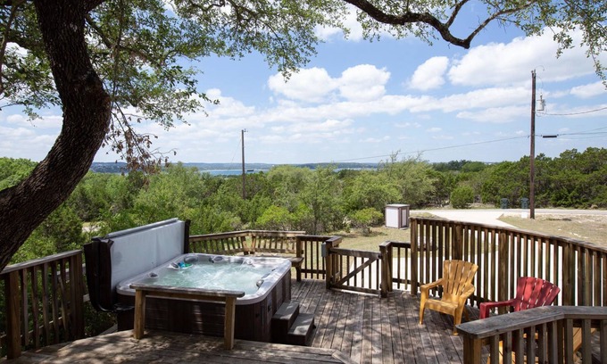 Canyon Lake House | At Canyon Lake CL1233 3 Bedroom Villa by RedAwning