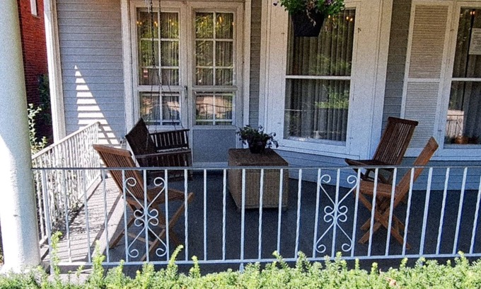 Oak Park Apartment | At Home in Oak Park