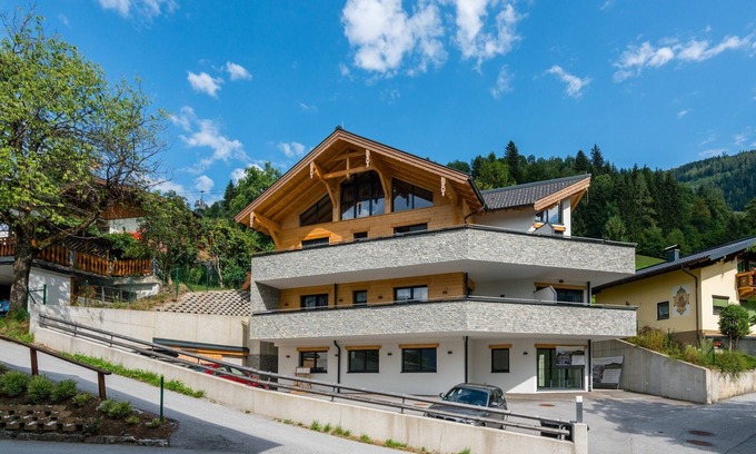 Alpendorf Ski Chalet | Apartment Alpendorf near Ski Slopes
