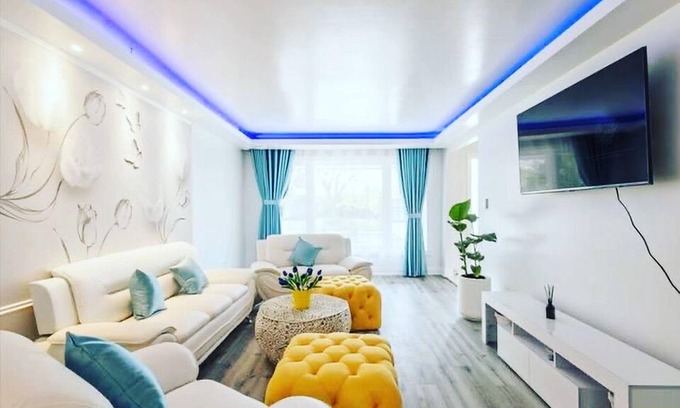 Mississauga House | At the Blue Tulips you will experience luxurious, private yet natural lifestylen