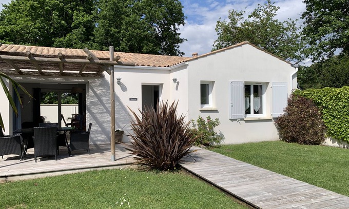 Bourcefranc-le-Chapus Villa | At the foot of the Ile d'Oléron bridge quiet villa not overlooked private parking