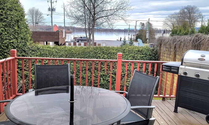 Venise-en-Quebec House | At the heart of the action!
