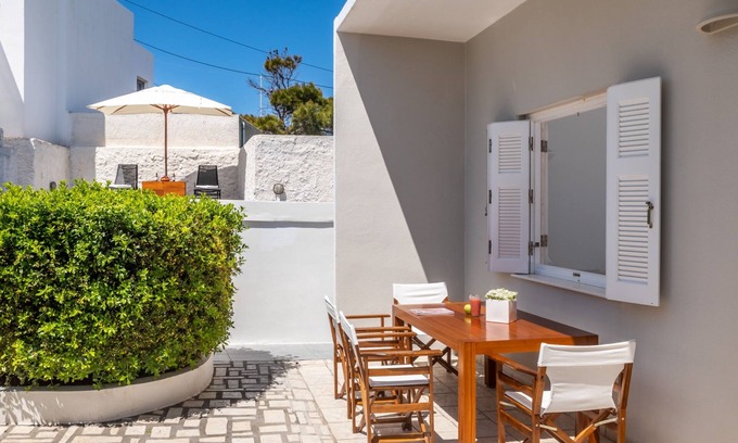 Milos House | At The Side Of The Castle