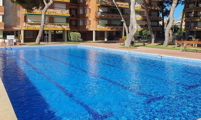 Torredembarra Apartment | AT125 Els Pins I: Apartamento con piscina en primera línea