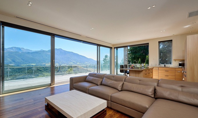 Kaikoura House | Ata Rangi Lodge - Kaikoura Holiday Home