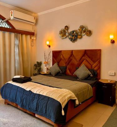 Kalkaji Bed & Breakfast | Atharva's Homestay- Nehru Enclave Metro