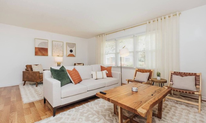 Perry House | AtHome+1 Monthly Stay | 4BR House | InGround Pool