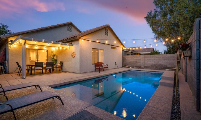 Avondale House | AtHome+1 Stay | 4BR Luxury | Heated Pool