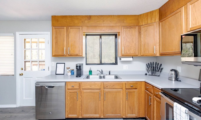 Perry House | AtHome+1 Stay | Perry AG Center | 3BR Fenced Yard