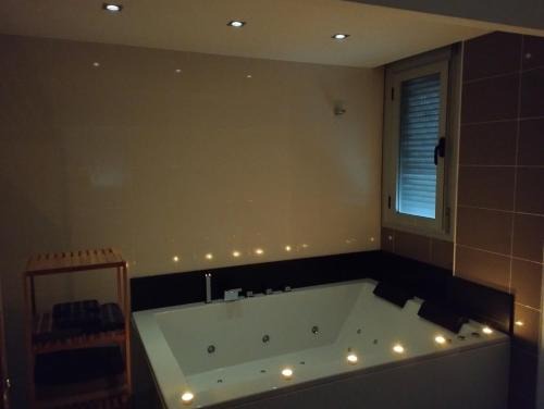 Amposta Apartment | Atico con hidromasaje, terraza y piscina en EbreHogar