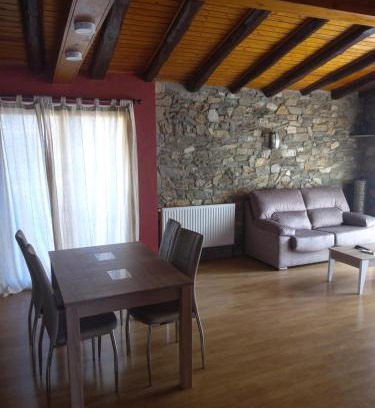 Llanca Apartment | Atico en centro historico