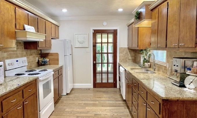 Hampton House | Atlanta Speedway Cottage