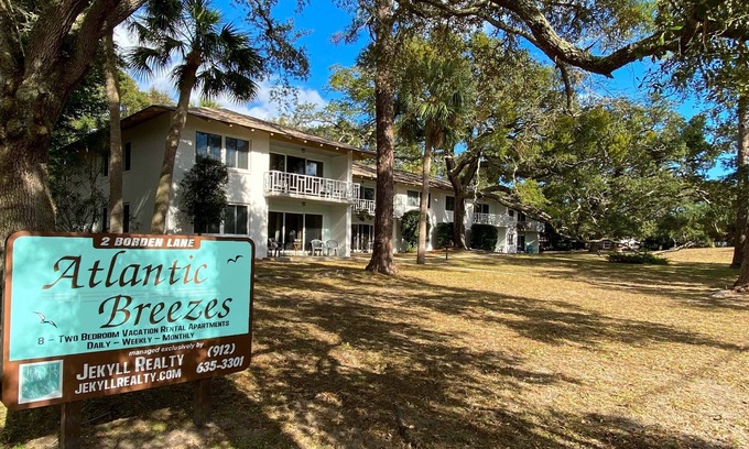 Jekyll Island Apartment | ATLANTIC BREEZE #2 2 bedrooms, 1 bathroom