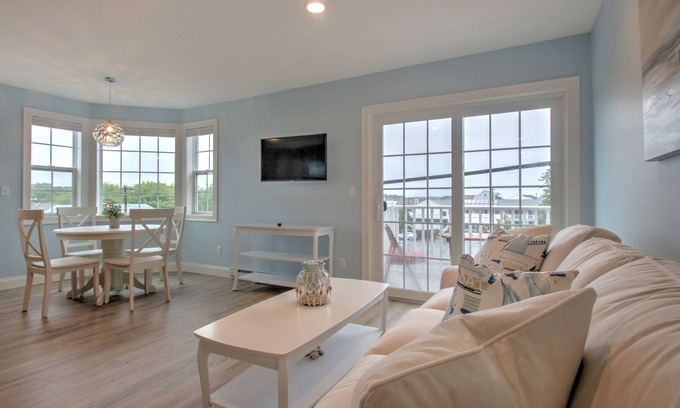 Old Orchard Beach Condo | Atlantic Ocean Suites - Sand Dune Suite 14 (1 Bedroom)