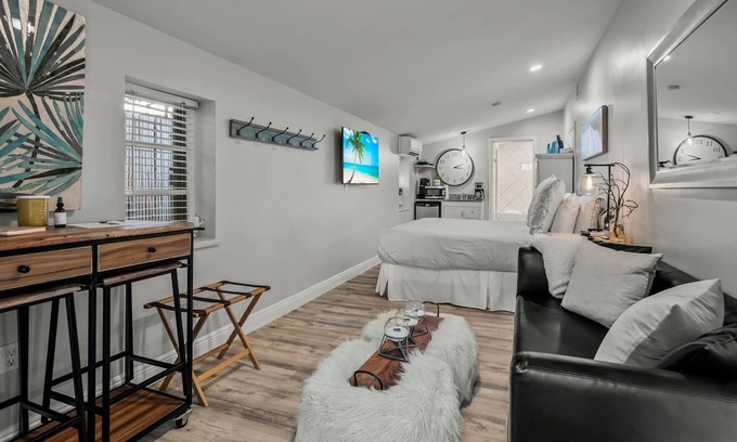 Midtown House | Atlantis House's Banyan Suite-voted top 25 in USA