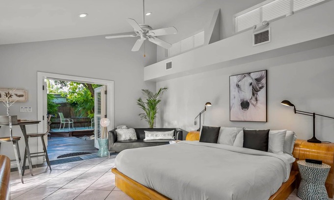 Midtown House | Atlantis House's Palm Suite-voted top 25 in USA