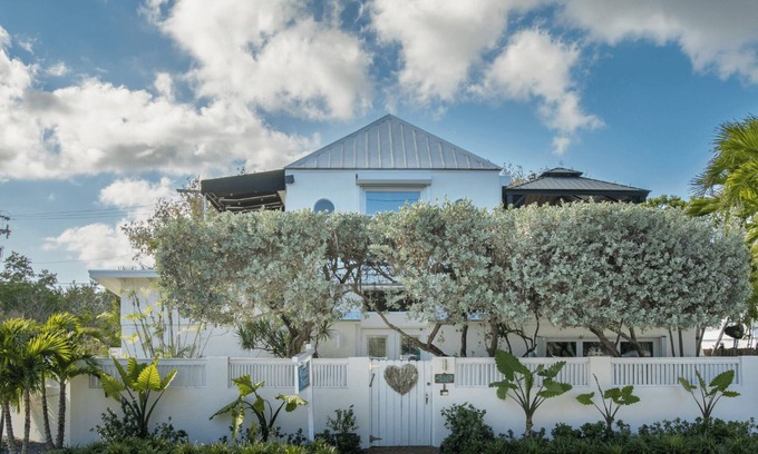 Midtown House | Atlantis House Suites