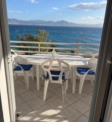 Loutraki-Agioi Theodoroi Apartment | Atlas Apartment with Private Beach and SeaView Blue