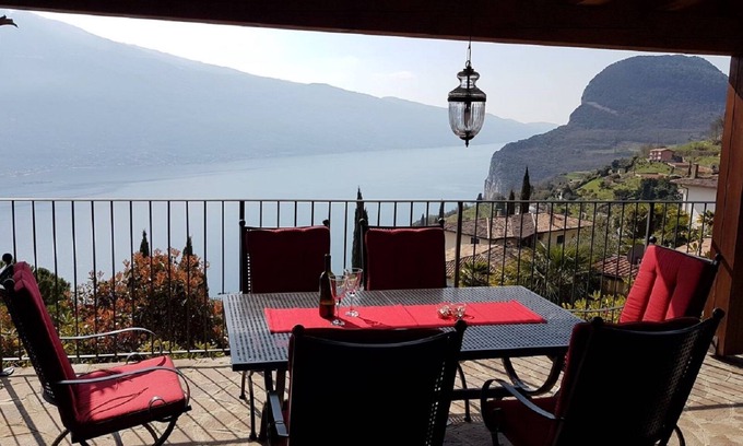 Pieve House | Atmospheric romantic stone holiday house with a magnificent view
