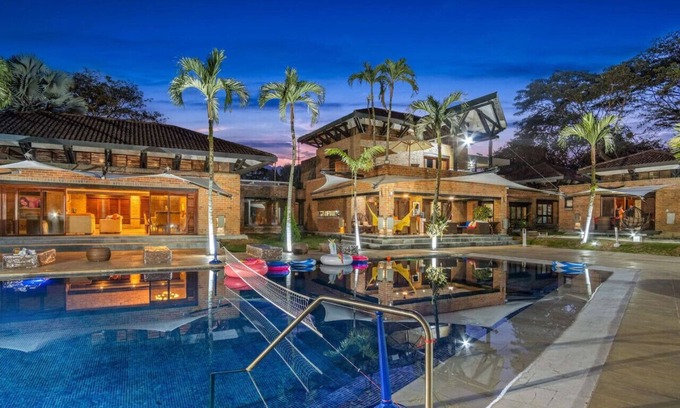 Ciudad Jardin House | Atractivo Mansion Presidential Suite in Cali