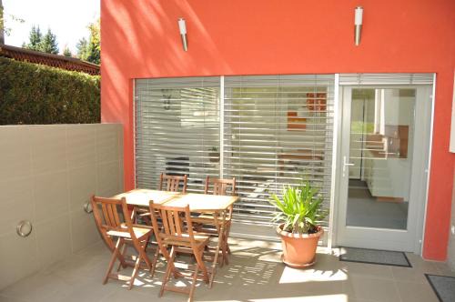 Siska District Apartment | Atrium flat in the Villa