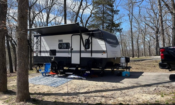 Oakland Hills House | ATTENTION SNOW BIRDS nCozy RV nSet up in Florida . You must purchase campsite