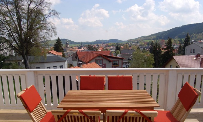 Friedrichroda Apartment | Attic studio in a villa with a large balcony and a view of the valley