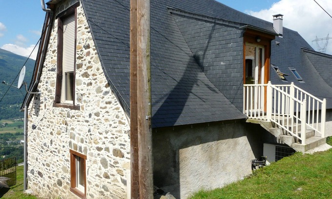 Artalens-Souin Cottage | Attractive 2-3 person gîte in converted mountain barn