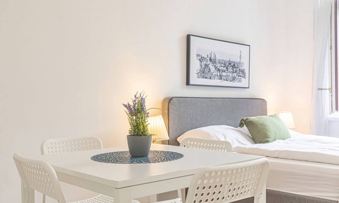 Wahring Apartment | Attractive 2 BR Apt. near Vienna AKH Ideal for All