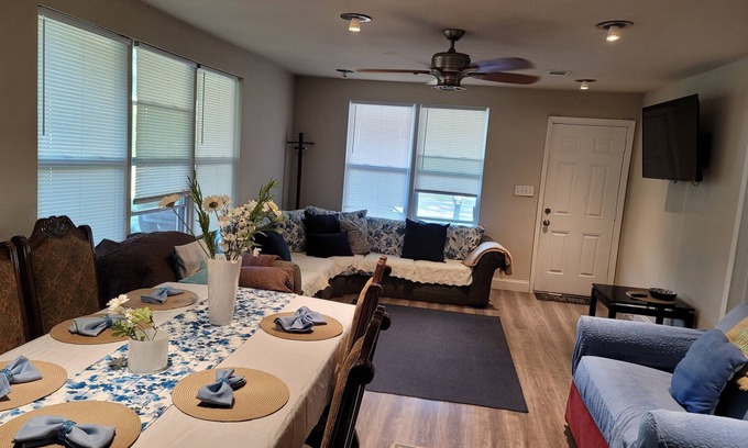 Milton House | Attractive house in the center of Milton