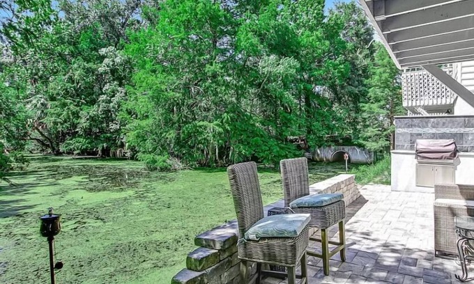 Lakewood House | Attractive Southside Townhome on goodbys lake