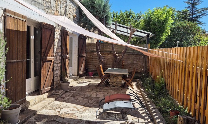 Millau Apartment | Attractive T3 refurbished in an old stone house.