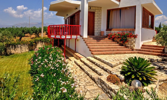 Ribera Villa | Attractive villa with sea view and garden in one of Sicily's loveliest areas