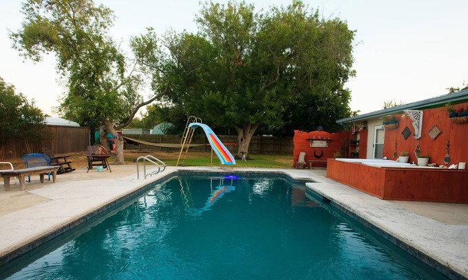 Manchaca House | ATX Revive | Hot Moonlight Baths | 15 mins to DT | Pool | 14 guests