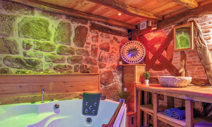 Figeac Apartment | Atypical accommodation in medieval center