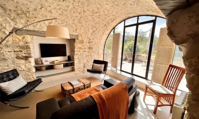 Menerbes Apartment | Atypical apartment with large terrace overlooking the Luberon