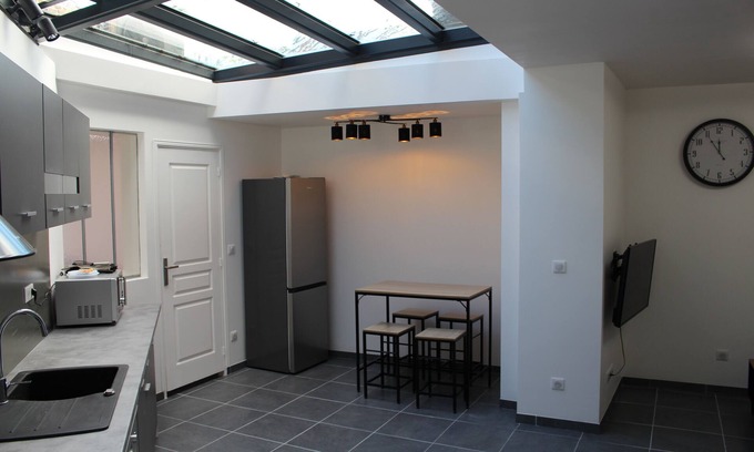 Roye Apartment | Atypical apartment with veranda in city center