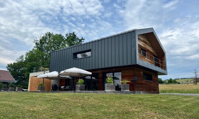 Pringy Bed & Breakfast | ATYPICAL HOUSE with swimming pool and spa in the countryside 15 minutes from Annecy