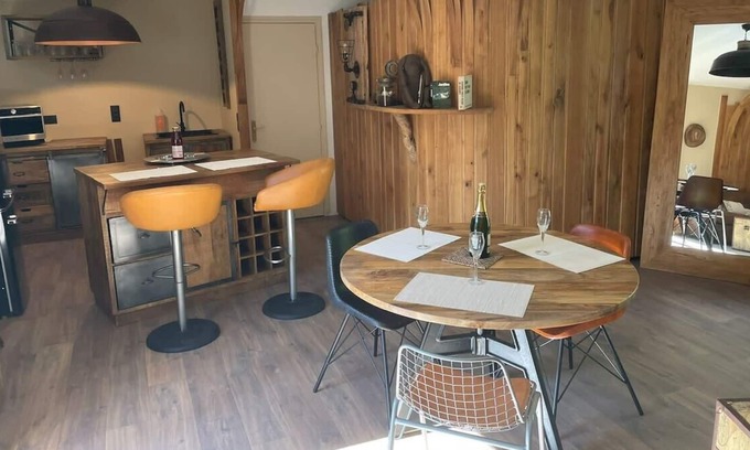 Lindry Apartment | Au Calme Absolu chez Nicolas. Voyage au calme