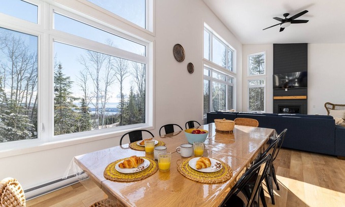 Les Eboulements Ski Chalet | Au Clair de Lune 103: Spa, Trails & Scenic Views