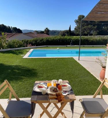 La Cadiere-d'Azur Bed & Breakfast | AU COIN DES LUQUETTES