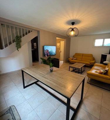Lye House | Au dessus des près