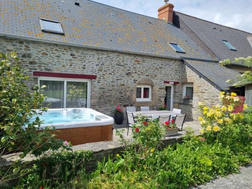 Pontorson House | Au Mont De La Rive #Jaccuzi et Mont-Saint-Michel #