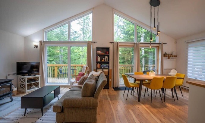 Saint-Didace Cottage | Au pied du courant. Bord de l'eau, foyer.