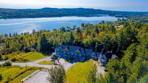 Deauville Hotel | Au Sommet du Lac Magog