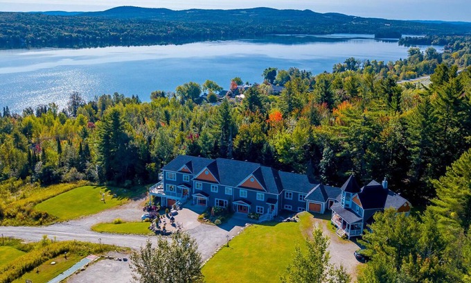 Deauville Hotel | Au Sommet du Lac Magog