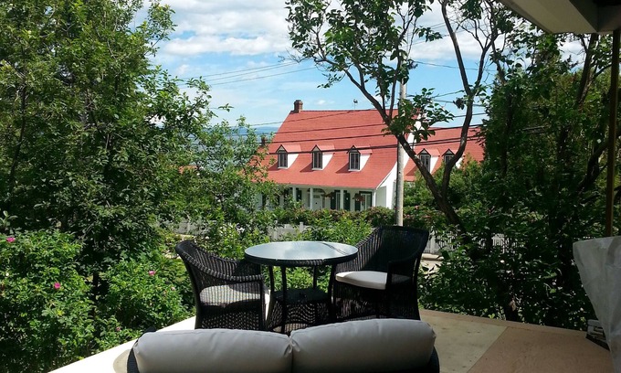 Cap-a-l'Aigle Bed & Breakfast | Auberge A La Chouenne