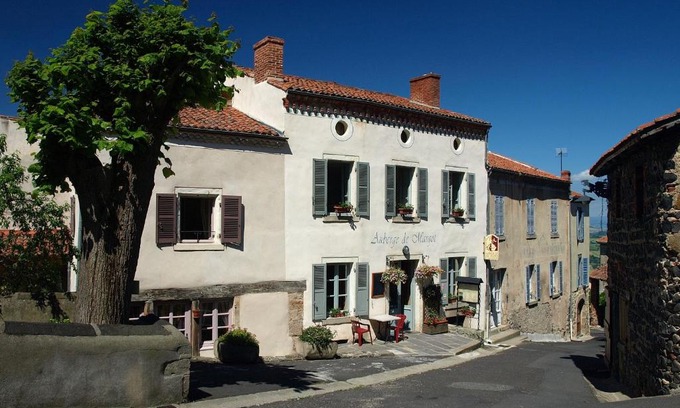 Usson Hotel | Auberge De Margot