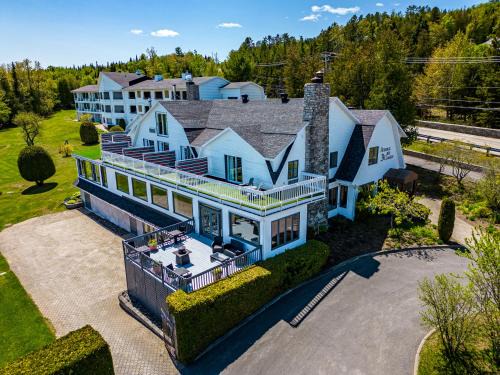 Pointe-au-Pic Hotel | Auberge Des 3 Canards