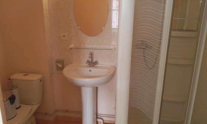 Savigny-en-Veron Hotel | Auberge du bocage